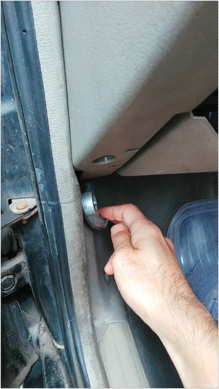 打开引擎盖拉手