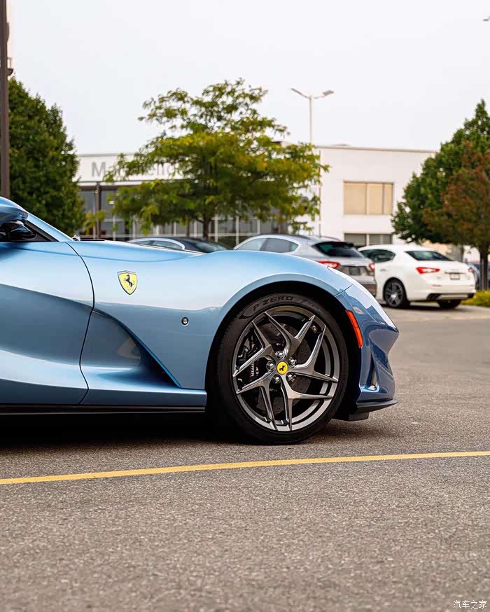 【图】ferrari 812 superfast,这车漆颜色叫啥来_法拉利812论坛_汽车