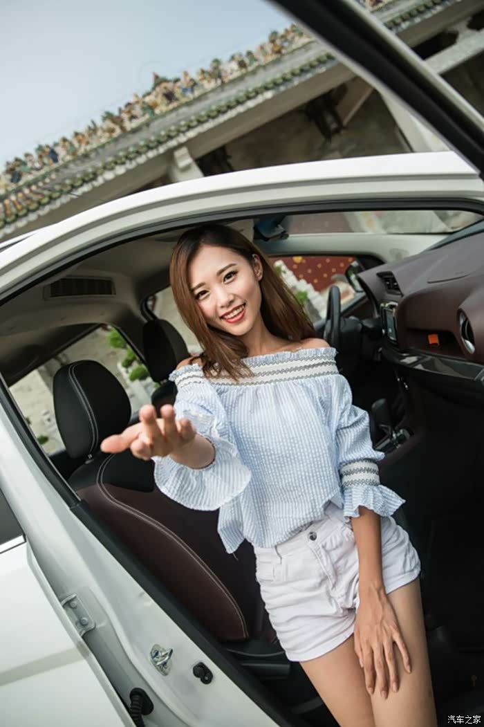 清纯可爱准媳妇携手五妹拍写真