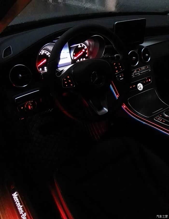 【图】c级内饰夜景是什么样子的?_奔驰c级论坛_汽车之家论坛