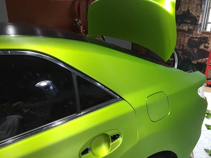 全车拉丝莱姆绿细节