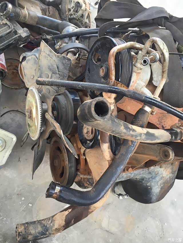 出切诺基2500的发动机