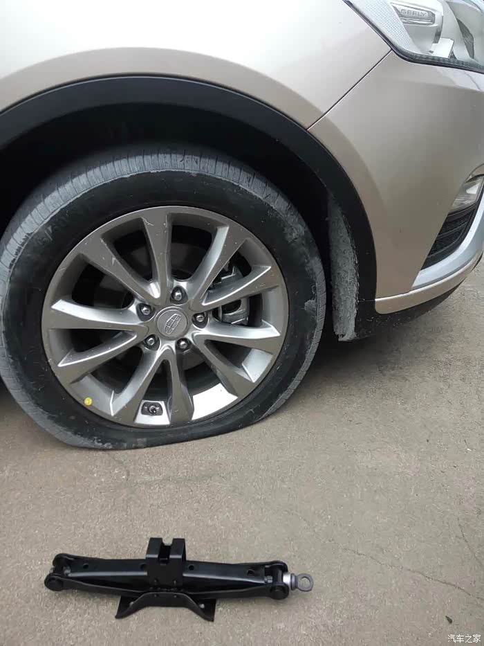 这轮胎怎么就这么容易就爆胎了呢?