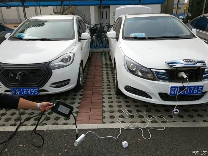 比亚迪e5移动电站功能给江淮iev5充电实测首发