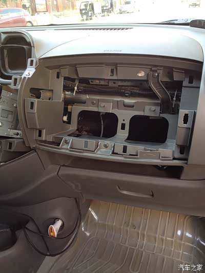 日产阳光鼓风机内出现老鼠窝,是阳光设计存在缺陷吗?