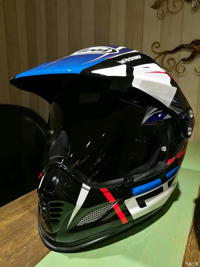 日亚海淘arai宝马色拉力盔开箱分享