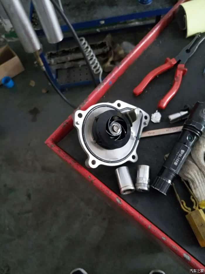 【图】换水泵,拆的我好心疼_标致308s论坛_汽车之家论坛