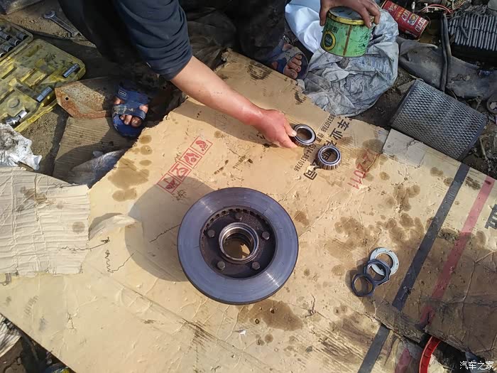 保养前轴头应该注意的地方修自己的车仔细一个轴头半天工