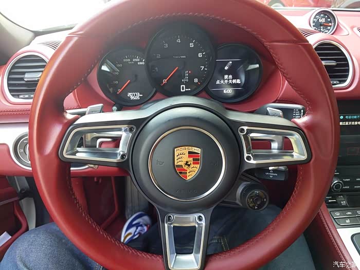 gt运动方向盘 比普通的小一点 但是很好看