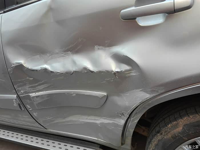 被酒驾的司机撞了这后门可以修还是换