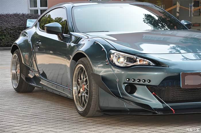 云南gt86 改装rocket bunny火箭兔二代宽体包围 涡轮增压 改色