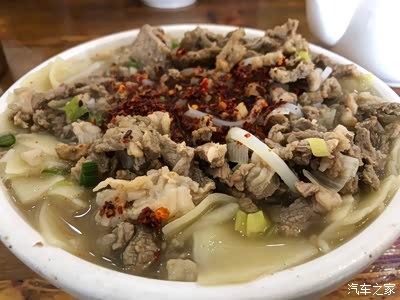 路过三甲集,到靑年饭店吃上一碗河沿面片,好多肉肉,二十一碗.