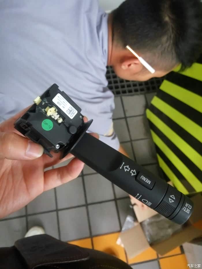 太快了师傅的手脚太快了索赔转向灯拨杆