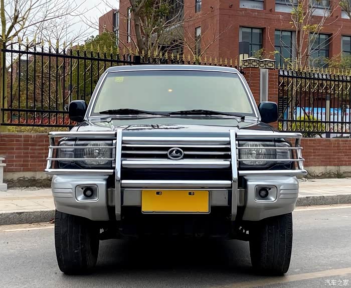 14年长丰猎豹黑金刚(叉腰),三菱4g64,2.4l手动四驱