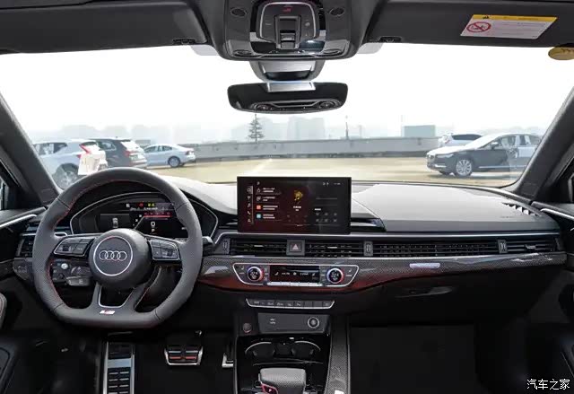 2021款奥迪s4实拍,前脸凶狠,配6缸引擎,加速4.7秒.