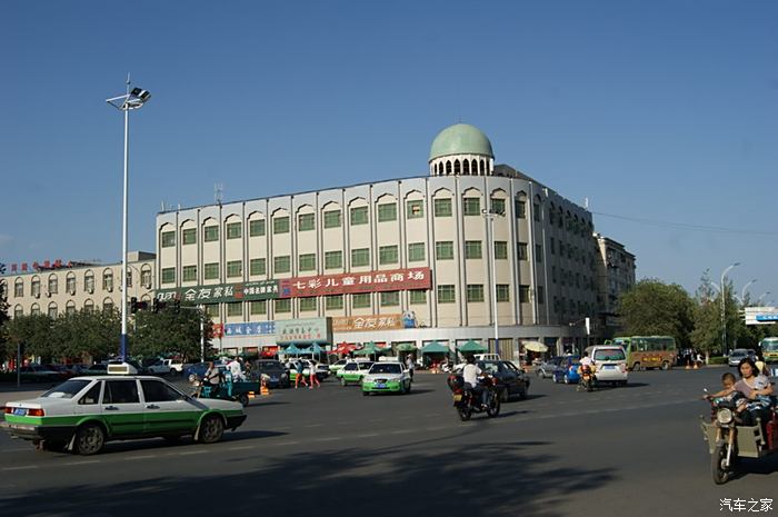 吐鲁番城市全景图片