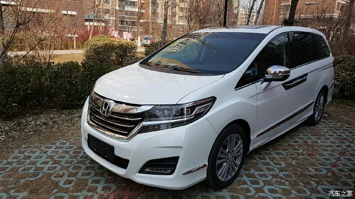 白色16款艾力绅提车