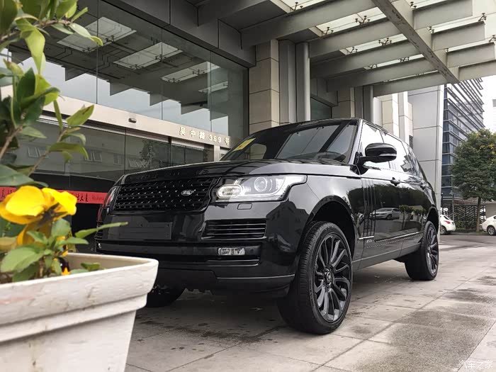 路虎揽胜有种黑叫做黑的很彻底给你别样的黑的视觉冲击黑曜版