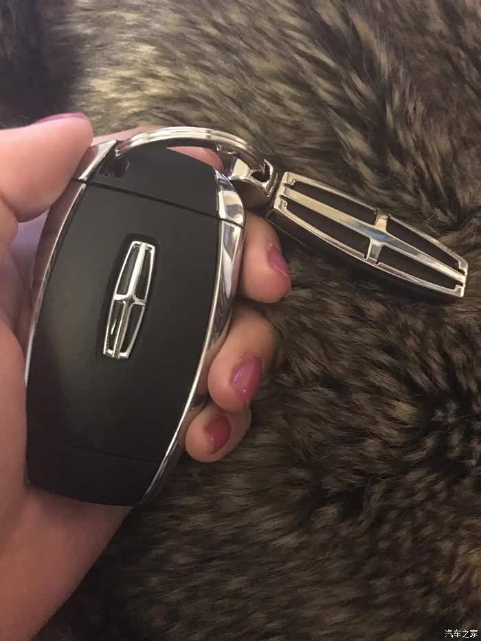 像人家都会在结尾发个车钥匙照片,虽然不知为啥,我也发个