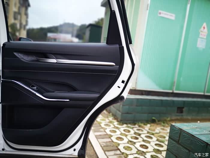 第三代哈弗h6带给我们家人般的呵护!