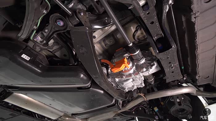 全新塞纳 2.5l 混动四驱底盘 图片