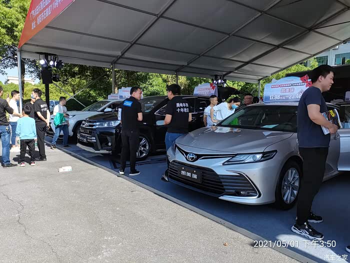 五一车展真的是人山人海