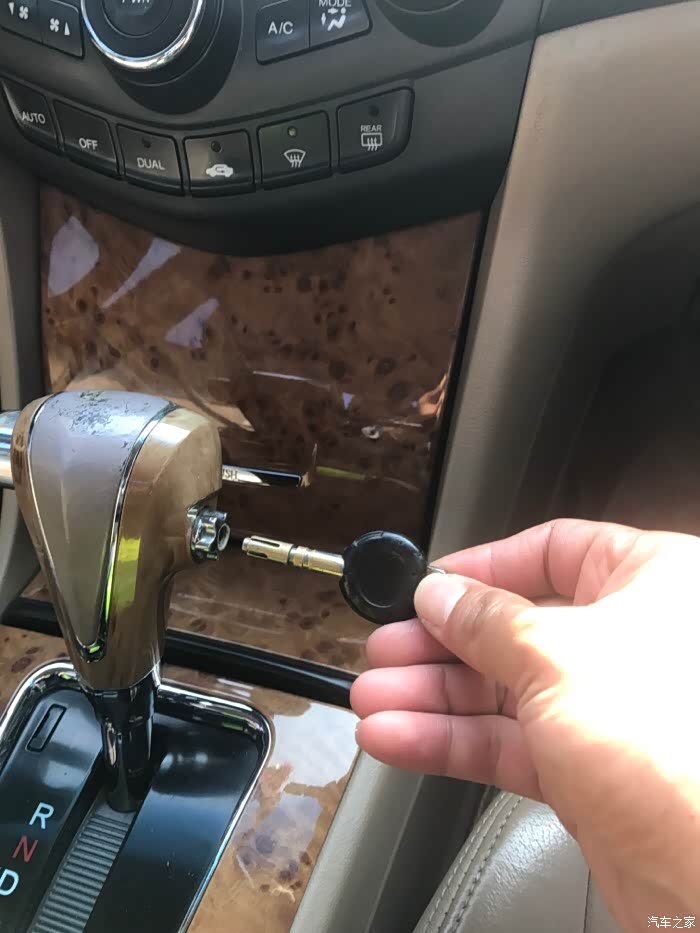 七代雅阁档位锁了