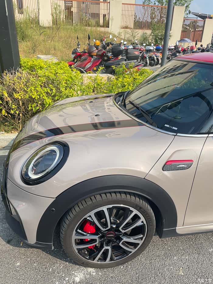 【图】独角兽灰在阳光下还是很好看的!_mini jcw论坛_汽车之家论坛