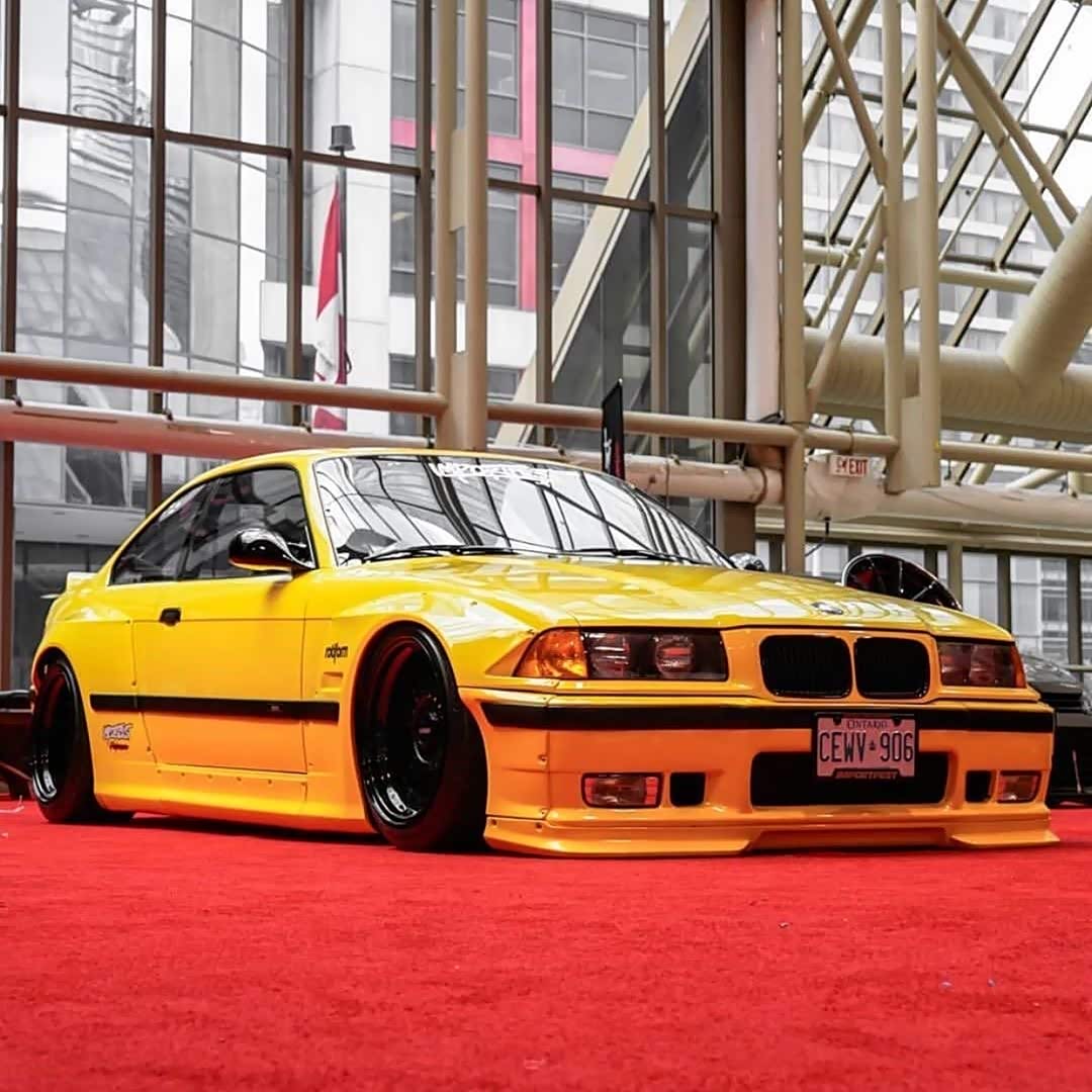 黄色宽体宝马bmw m3