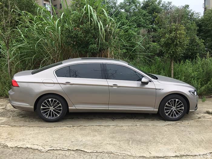 2020款迈腾什么颜色好看