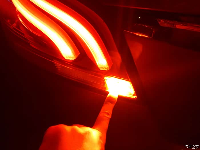 新名爵6只能开启一个后雾灯