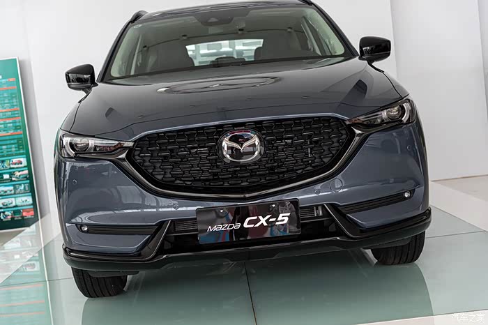 cx5黑骑士集结一身黑西装的帅小伙马自达cx5黑骑士版体验