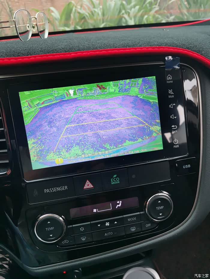 中控屏幕一直是花屏什么原因