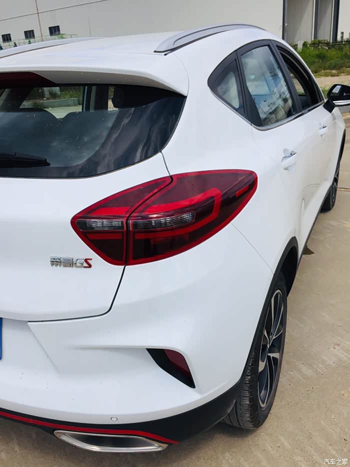 【吉利帝豪gs】洁白无瑕的蓝天白云,时尚动感的帝豪gs