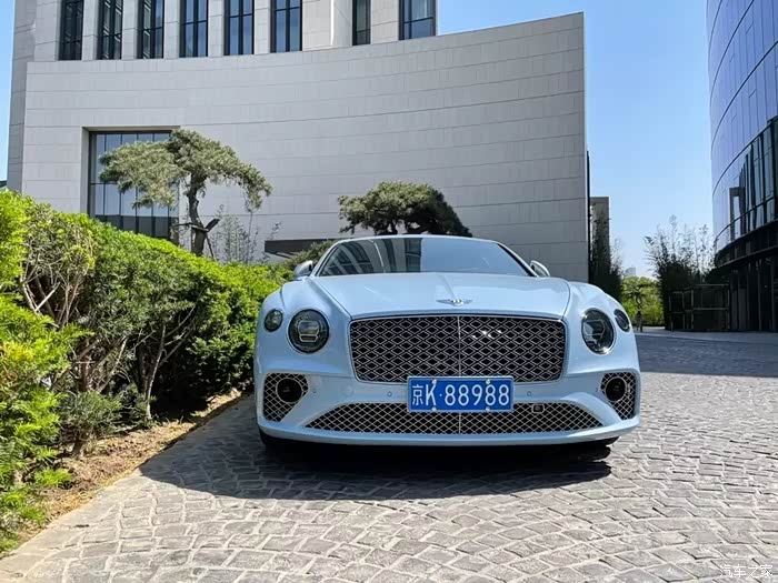 豪车都是好车牌啊