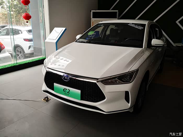 汽车之家16岁生日快乐纯电车比亚迪e2到店看车静态体验
