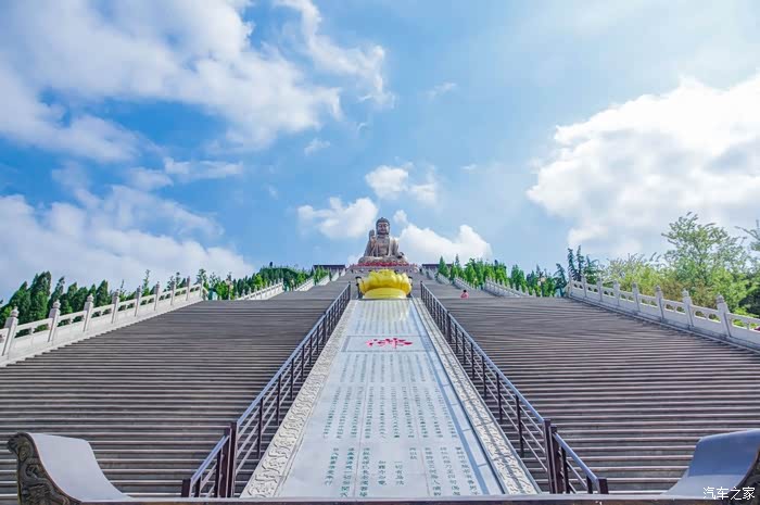 华严世界,又称华藏世界,是莲华藏世界的简称,是释迦如来真身佛毗卢遮