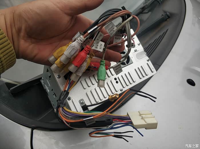 更换本田缤智5寸屏cd机