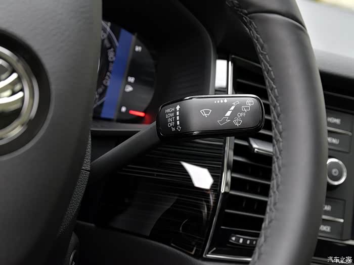 请教各位:柯迪亚克转向拨杆上这个功能是什么呀?如图