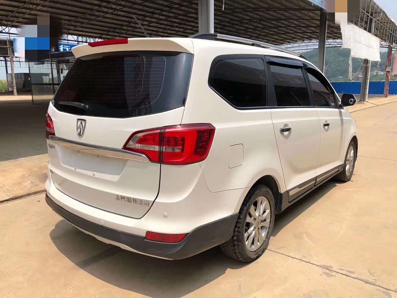 宝骏730空间大,外形霸气,非常不错的七座好车.