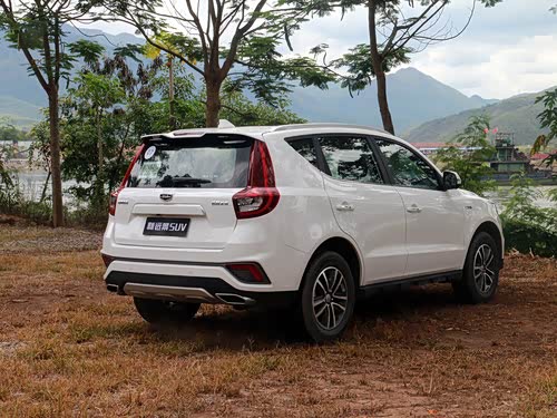 吉利远景x6是一款紧凑级suv车型主打入门低端市场