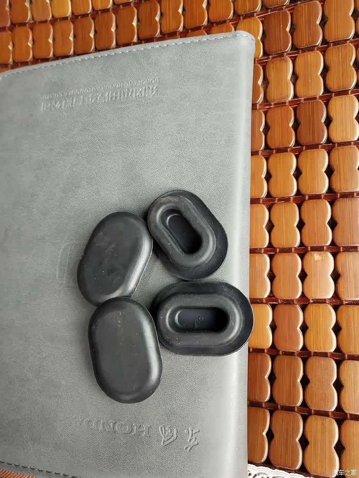 请问思域买来发现的这几个皮塞子干嘛用的