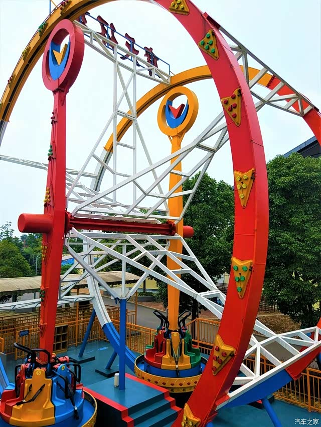 星期天带孩子逛公园