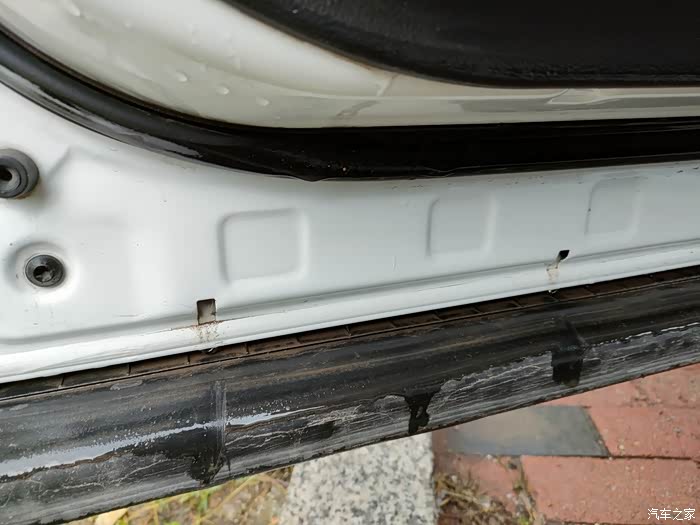 小东西也有大用处--清理车门排水孔,预防车门生锈