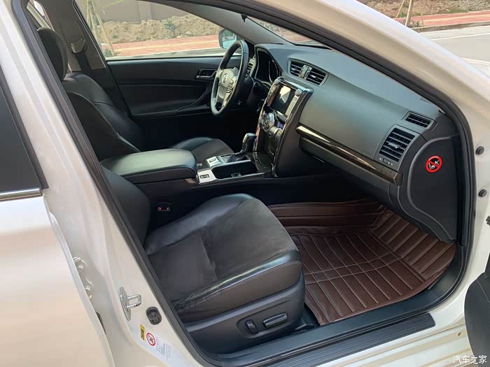 出自用车14年丰田锐志