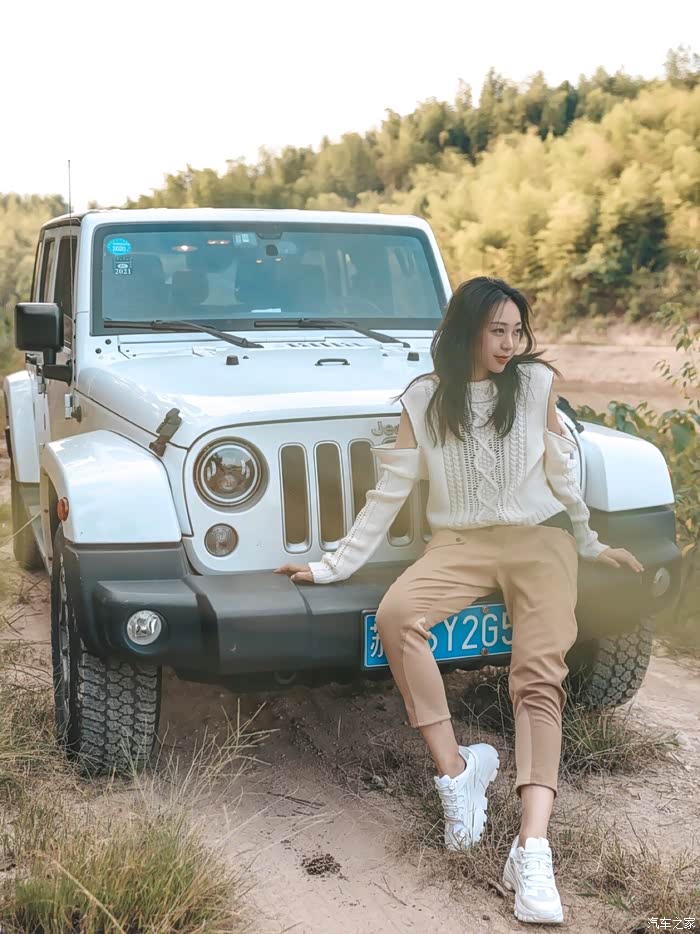 牧马人座驾真是犀利,美女的女车主带给你的大片.