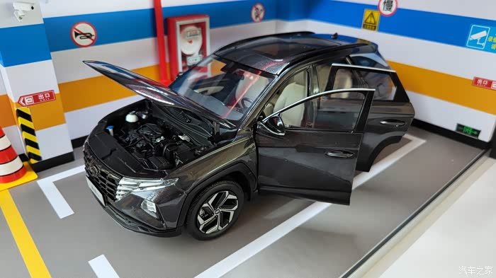 途胜l车模静态展示