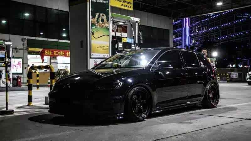 高尔夫r-line,变身拉货改装两不误的黑武士