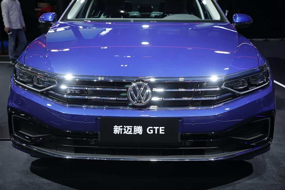 实拍一汽大众迈腾蓝色好看