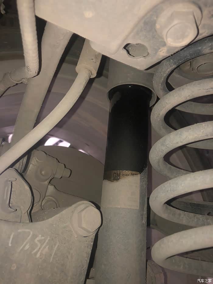 17万公里别克君越质保期内减震器漏油多辆车已出现